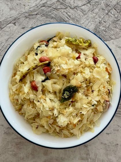 Our homemade Roasted Poha Chiwda, a light and healthy snack. Made with flattened rice, peanuts, and mild spices, it's the perfect guilt-free option for your 4 pm hunger pangs.