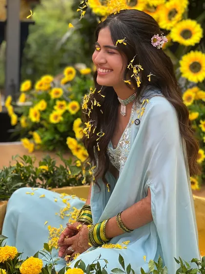 The pure joy of a Haldi ceremony. For Serena's look, we went with a fresh, sun-kissed glow that matched the vibrant, happy energy of the day. It’s all about creating memories.