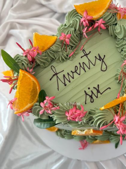 Modern & Minimalist Cakes photo 12