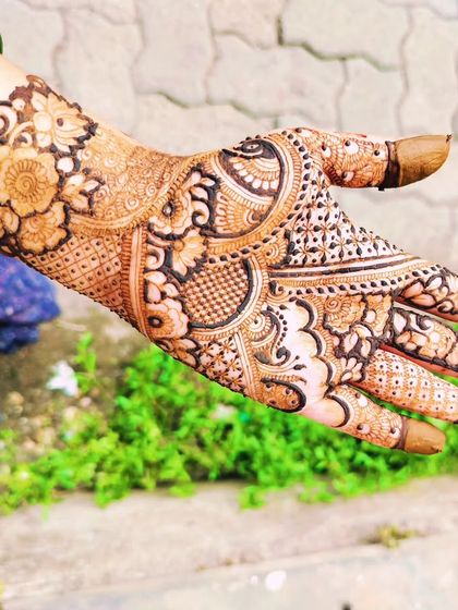 Minimalist & Party Mehendi photo 41