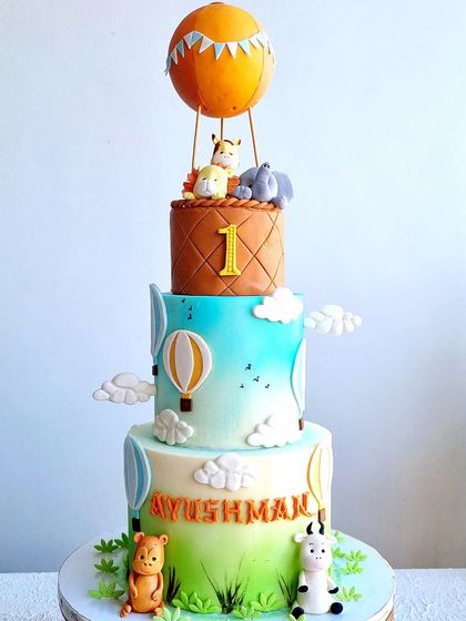 A full view of the three-tiered hot air balloon cake.