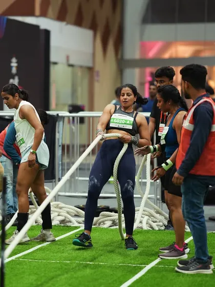 Here I am at my first competition after becoming a mom. Stepping out of my comfort zone like this is a huge part of the journey. It's proof that you can come back stronger postpartum and hold your own, no matter your age. This is what building your strength is all about.