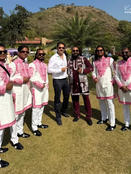 No wedding is complete without the dhol beats! A shoutout to our amazing vendor partners who help bring the energy.