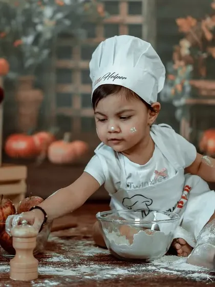 Adding a pinch of seasoning. The details in these themed shoots, from the wooden salt shaker to the fresh produce in the background, create a rich and believable scene.