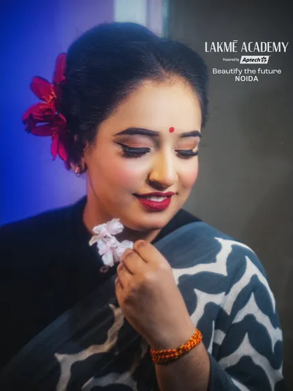A close-up on the simple yet elegant retro eye makeup. This look is timeless and versatile, a must-know for any professional makeup artist.