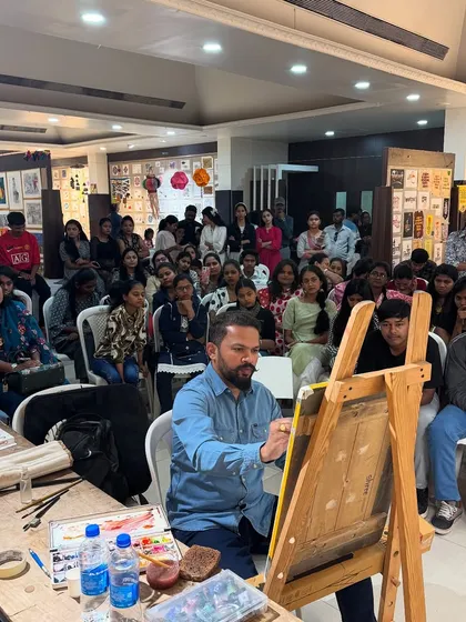 A wonderful moment from a live portrait demonstration at Abhinav Kala Mahavidyalaya in Pune. It is always a joy to share my techniques with an engaged audience of aspiring artists and art lovers.