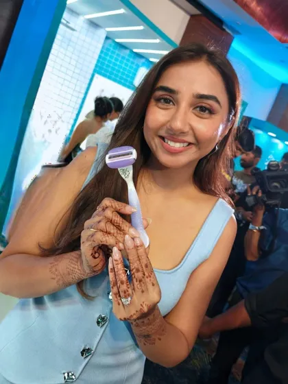 A happy guest, Prajakta Koli, holding her freshly personalized Gillette Venus razor. Seeing the joy my work brings is the most rewarding part of any event.