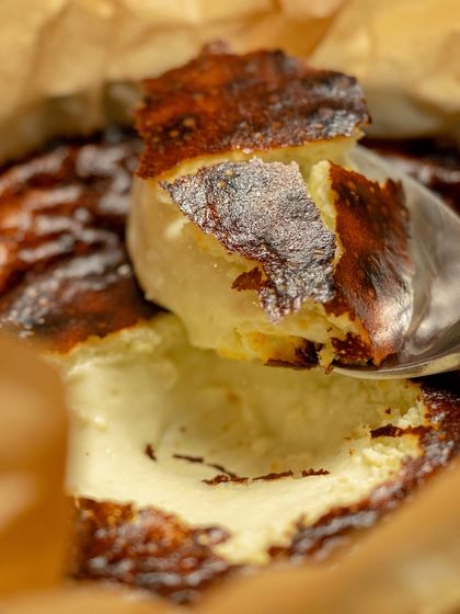 The iconic burnt top and creamy center of a Basque cheesecake. Our workshops teach you the secrets to achieving that perfect texture.