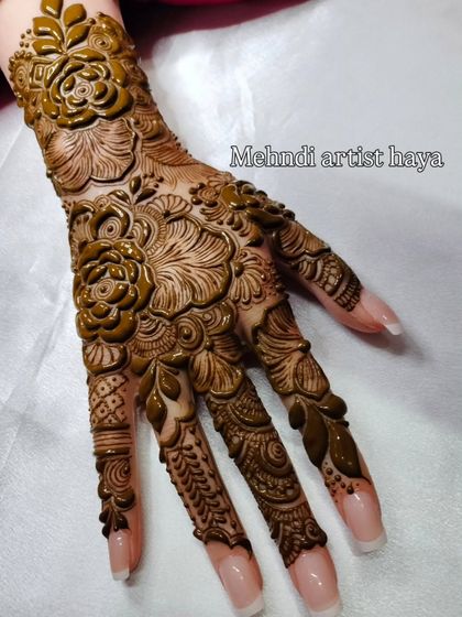 Intricate Bridal Hands photo 14
