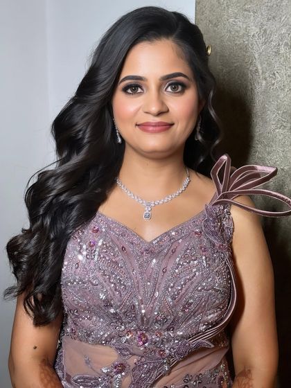 The bride's happy smile shows how confident and beautiful she feels. This look is perfect for a night of sangeet performances and dancing.