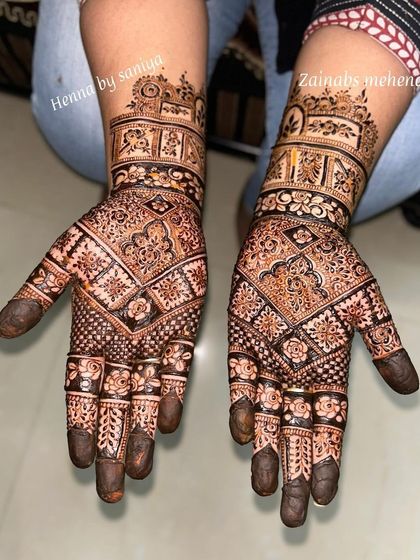 A geometric Eid design with intricate net work and bold patterns on the palms.