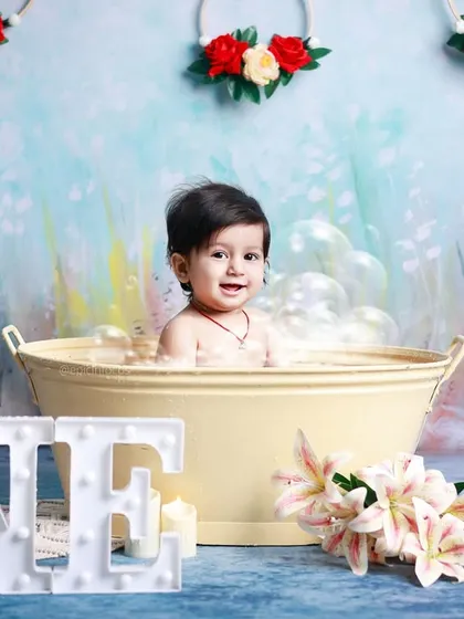 A unique first birthday "splash" session. This combines the fun of a bubble bath with the celebration of turning one, creating adorable and memorable photos.