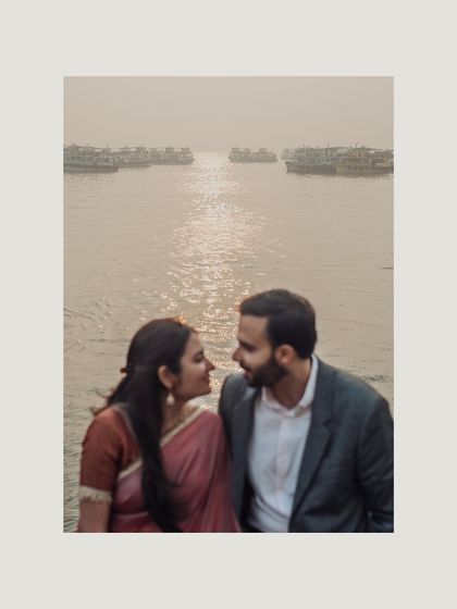 A quiet moment overlooking the water at the Gateway of India, with the morning sun reflecting on the sea. It’s a peaceful and romantic shot.