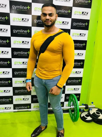 Attending the IHFF Sheru Classic bodybuilding expo. Staying connected with the fitness community is key. Here I am at the Gymline booth, always learning and networking.
