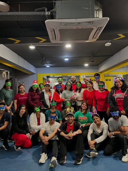 Another group shot from our memorable Christmas themed class.