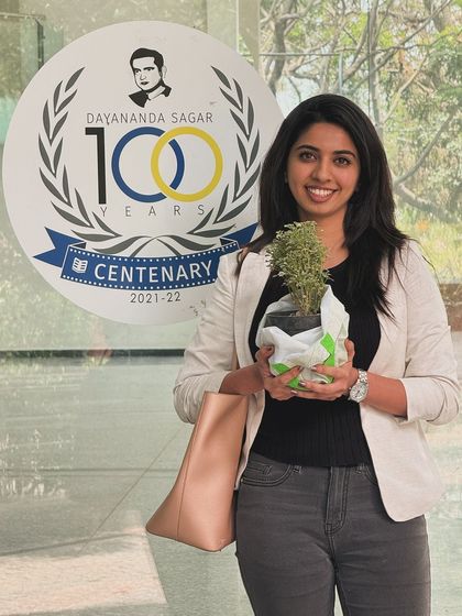 A token of appreciation after a session at Dayanand Sagar College. I'm always grateful for the opportunity to connect with students and share my knowledge.