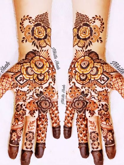 Modern, Floral & Minimalist Mehendi photo 14