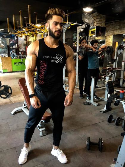 For me, life is about being hungry to achieve and conquer. This stance in the gym reflects that mindset. Always ready for the next challenge.