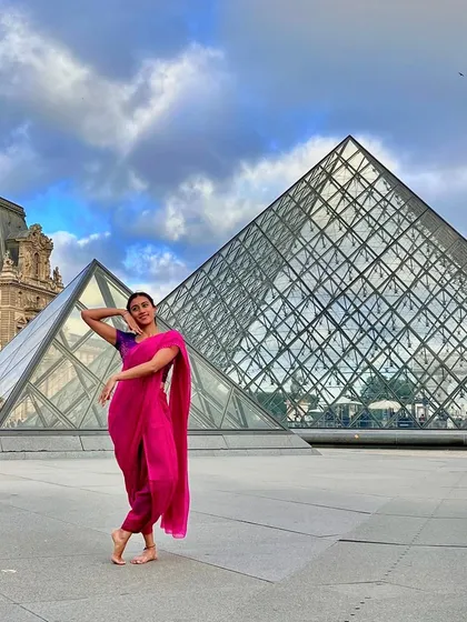 A quiet morning moment in Paris before practice. Cycling to the Louvre and finding it so peaceful was a rare and beautiful experience that fueled my creative energy for the day.