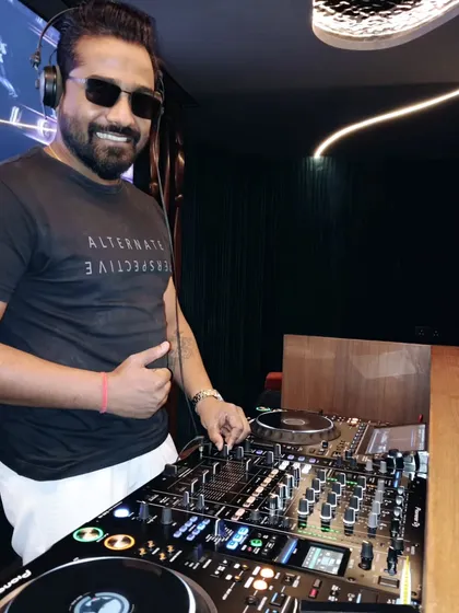 A quick smile and a thumbs up from the DJ booth. It’s all about good vibes and making sure everyone is having a great time.