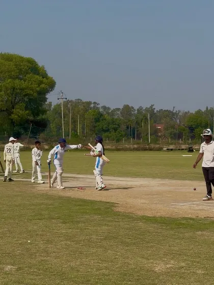 A mid-pitch conference between the batsmen during the chase.