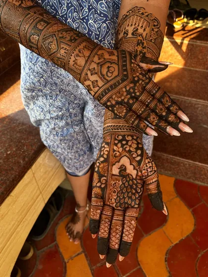 A complete view of the front and back of the hands for an engagement ceremony. The designs are coordinated yet distinct, offering a different beautiful view from every angle.