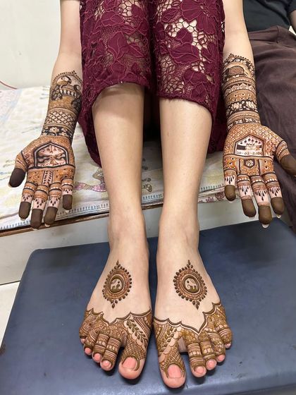 Intricate Bridal Mehendi photo 16