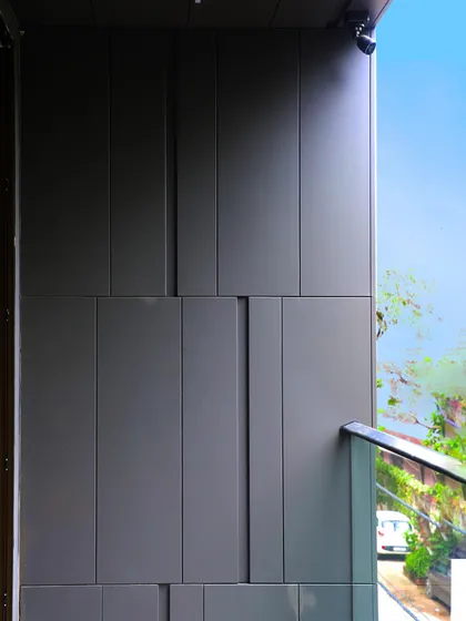 A detail of the MetaCassette Grooved Panels, which strike a delicate balance between structural integrity and artistic finesse. The clean lines and subtle grooves add a modern, sophisticated texture.
