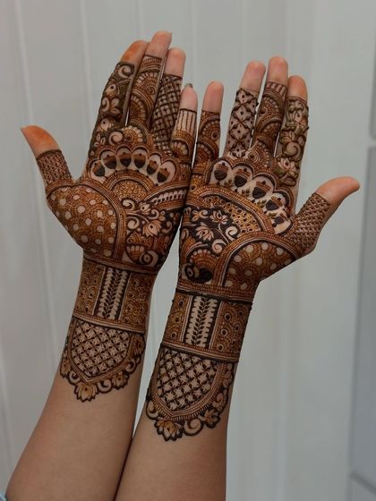 The back of the hands, beautifully done by one of my students. Their progress is my biggest reward.