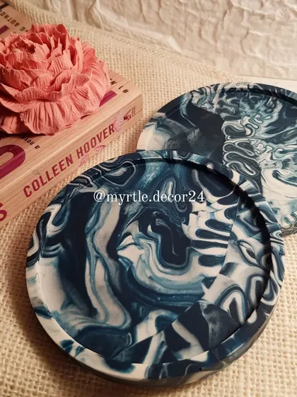 A stunning blue marble effect on our round coasters. The deep blue and white pattern is reminiscent of ocean waves.
