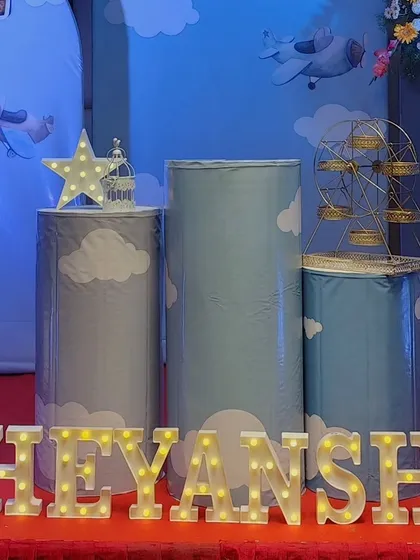 Themed pedestals and marquee letters for the hot air balloon party, creating a cohesive and detailed look.