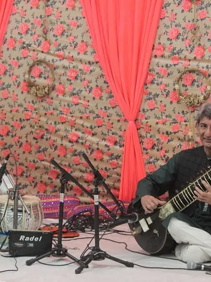 A sitar and tabla duet from the 'Raghunathanjali' Swarveni Baithak. This event was a collaboration with Sangeet Kala Kendra, Agra, bringing together artists from different traditions.