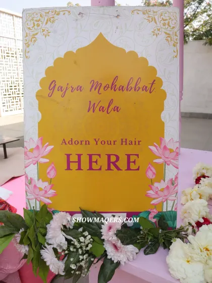 A personalized 'Gajra Mohabbat Wala' station where guests could adorn their hair with beautiful fresh flower gajras.