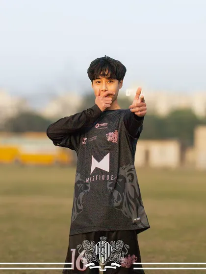 U17 Lion, pointing with purpose.