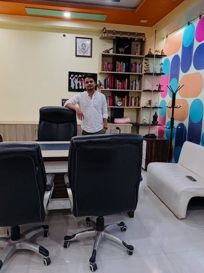 My office is more than just a workplace; it's where I strategize for my clients' success. The vibrant wall art reflects the creative and modern solutions I bring to financial consulting.