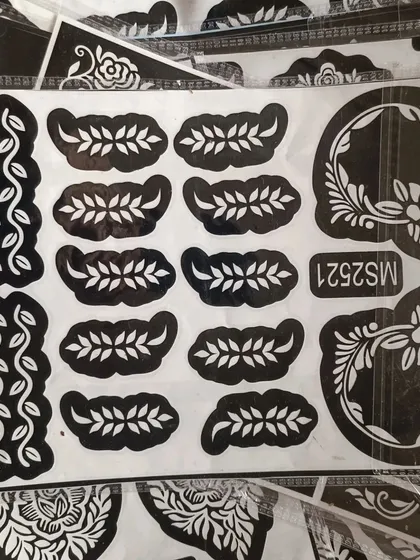 These vine and wreath stencils are great for fingers or creating circular patterns. A perfect henna hack for busy people.