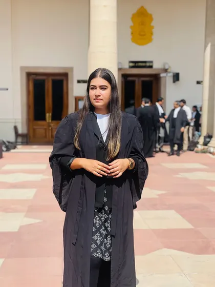 A moment of preparation outside the Delhi High Court.