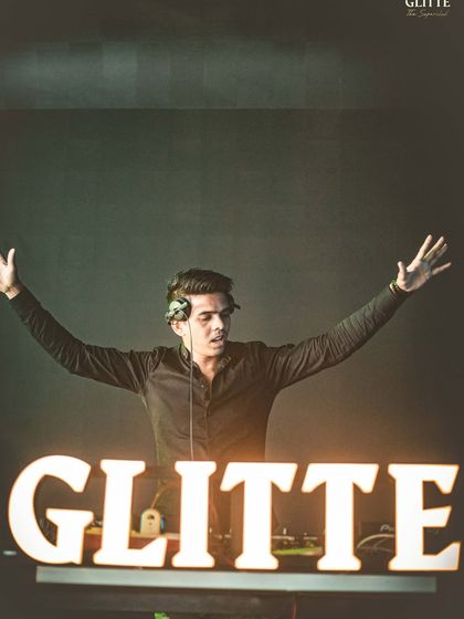 The Vibe: On The Decks & On The Floor photo 46