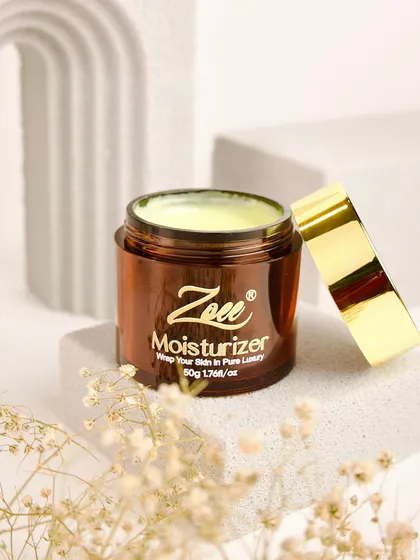 My Zoee Moisturizer has a lightweight, whipped texture that locks in hydration without feeling heavy. It leaves your skin feeling plump, soft, and perfectly prepped for the day.