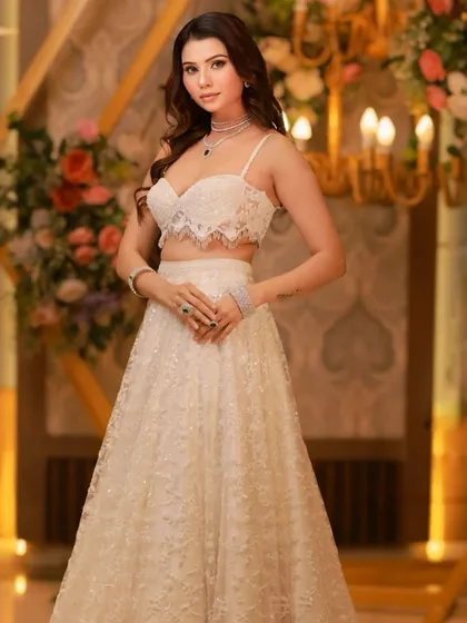 Modern elegance for a reception or engagement. This chic white lehenga is paired with a soft glam makeup look, featuring beautifully defined eyes and a flawless complexion for an effortlessly sophisticated style.