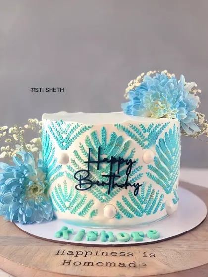 A beautiful stencilled cake in my Fresh Strawberry Vanilla flavour, decorated with fresh blue flowers.