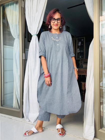 The full look, from the comfy kurta to my favorite white kolhapuri-style sandals.