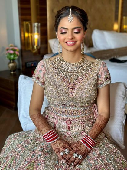 Modern Pastel & Golden Brides photo 7