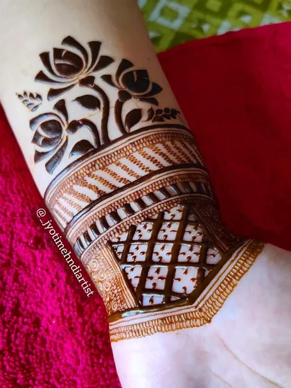 Mastering techniques like cutwork is essential for a professional artist. In my classes, you will learn how to create this beautiful negative space effect, shown here with a clean lotus cuff design on the wrist.