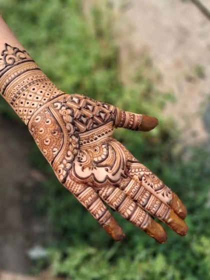 Minimalist & Party Mehendi photo 36