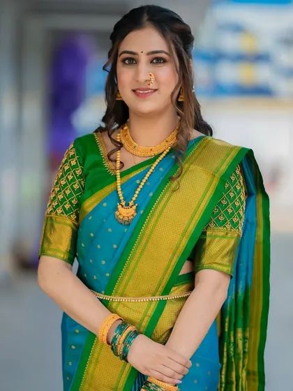 A classic portrait of the bride. Her skin looks flawless and radiant thanks to the airbrush makeup technique I used.