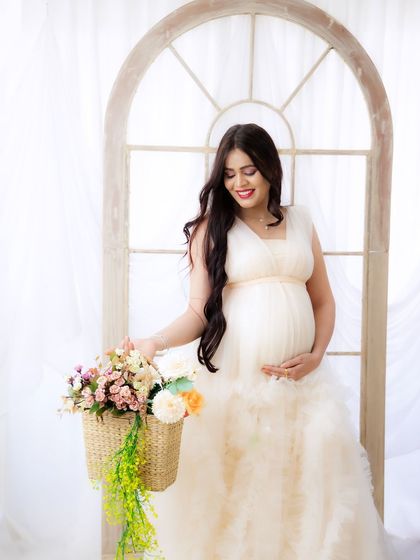 Solo Radiance: Portraits of the Mother-to-Be photo 240