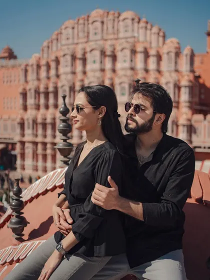 A modern, stylish couple portrait with the iconic Hawa Mahal as the backdrop. We love finding unique angles that blend contemporary style with the timeless beauty of Jaipur's architecture for a truly memorable pre-wedding shoot.