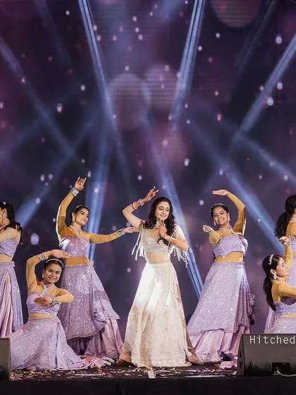 To the love she felt and her heart filled with emotions. This beautiful performance by the bride was a tribute to her journey, with backup dancers adding to the grandeur of the moment.