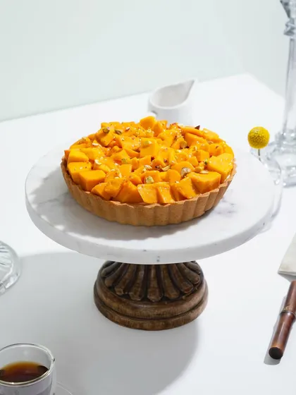 Another view of our mango tart, ready to be sliced and served.